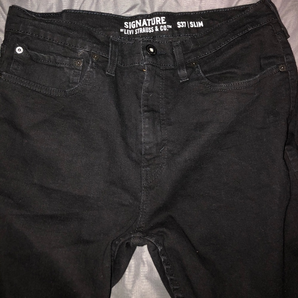 Black Levi’s jeans